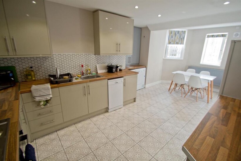 Room 5, 23a Cliff Road... 1 bed detached house to rent - £672 pcm (£155 pw)
