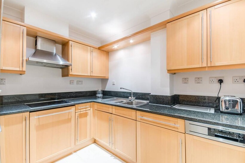 Dover Street, Mayfair, London, W1S 2 bed flat to rent - £8,667 pcm (£2,000 pw)