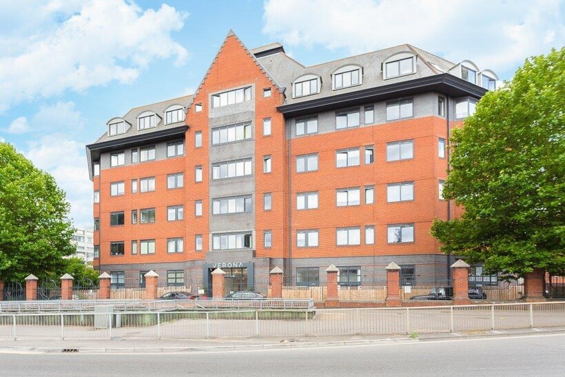 Wellington Street, Sl1 1yl 1 bed apartment to rent - £1,275 pcm (£294 pw)