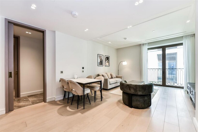 Holland Park Gate, Kensington High... 2 bed apartment to rent - £10,400 pcm (£2,400 pw)