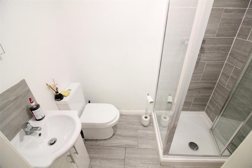 3 B25 E702-8 DDD-4911-ACB8-C2 CA9 BDDDACA.jpeg