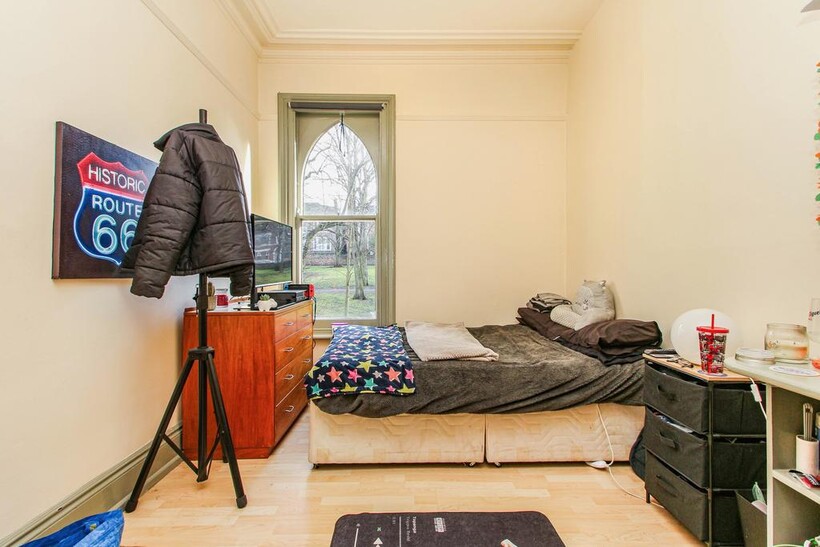 Waterloo Crescent, NG7 7 bed property to rent - £2,491 pcm (£575 pw)