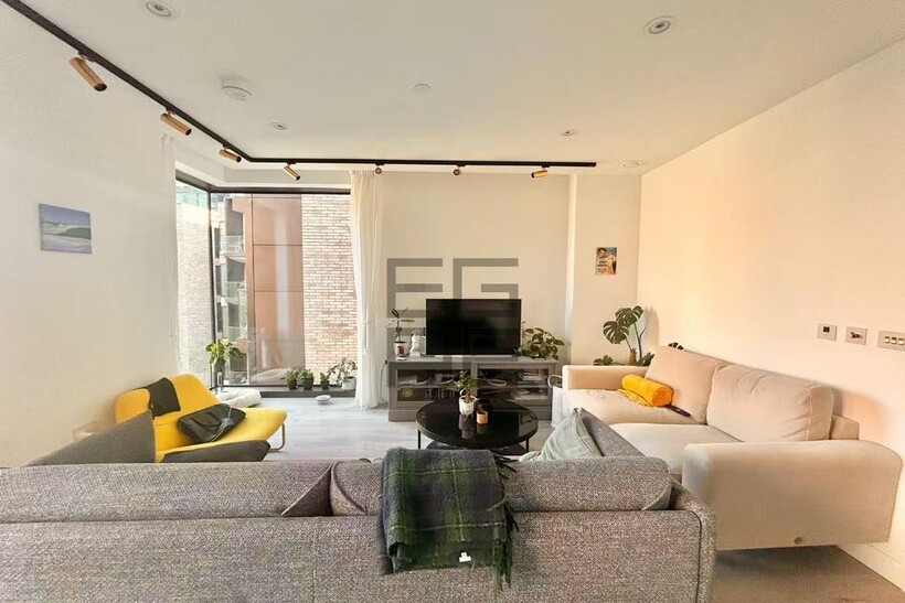 Siena House, London EC1V 2 bed flat to rent - £4,000 pcm (£923 pw)