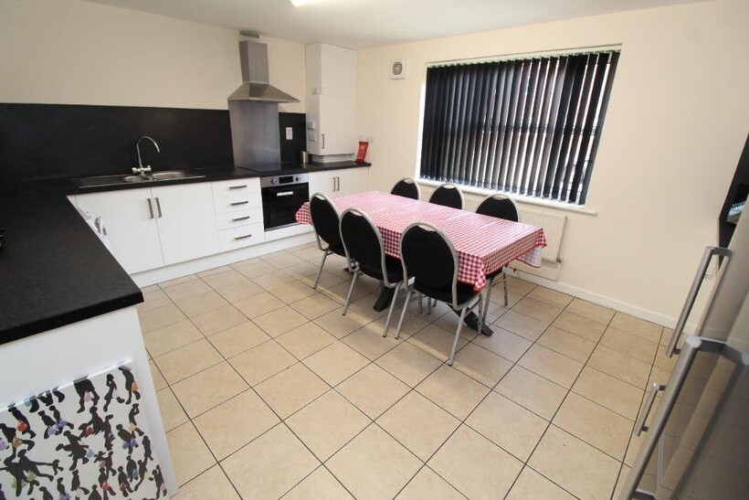 Denison Court, Nottingham NG7 5 bed terraced house to rent - £2,491 pcm (£575 pw)