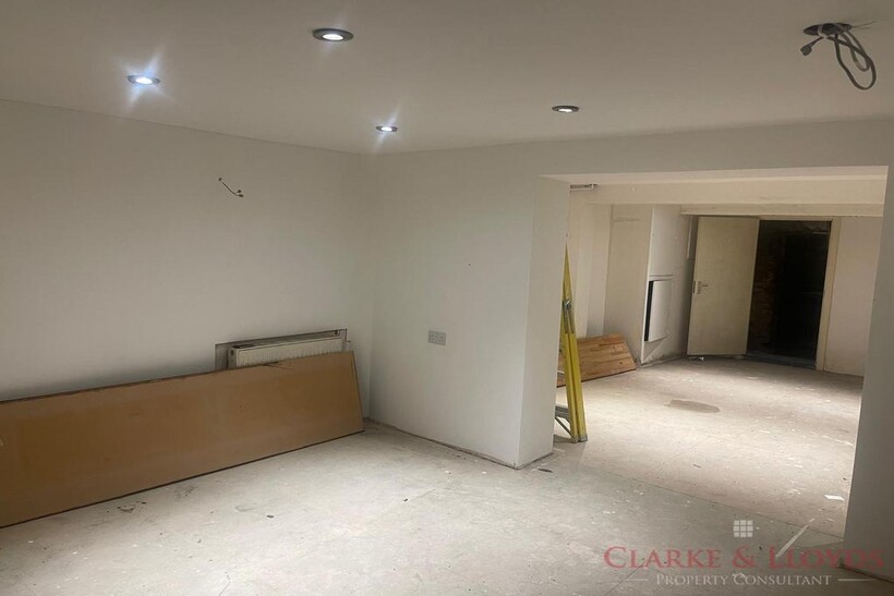 A3 Unit to rent in the heart of Stratford, E15