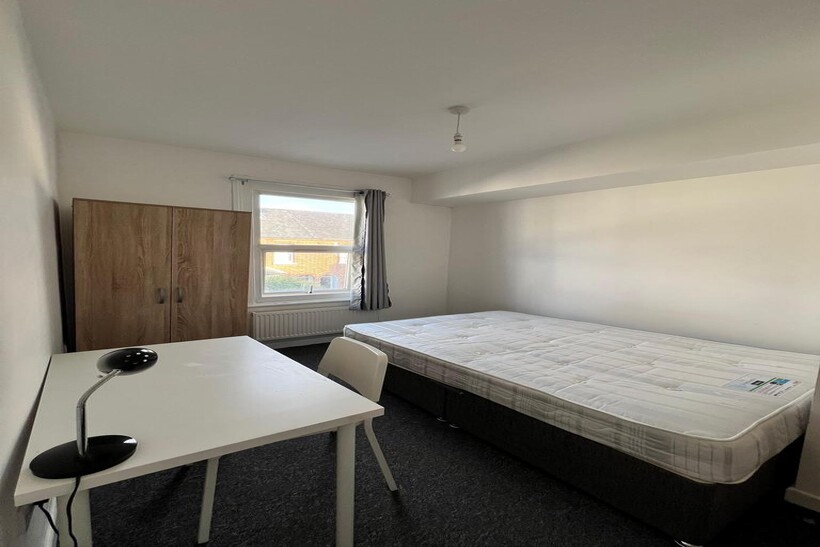 Crown Street, Oxford OX4 6 bed semi-detached house to rent - £925 pcm (£213 pw)