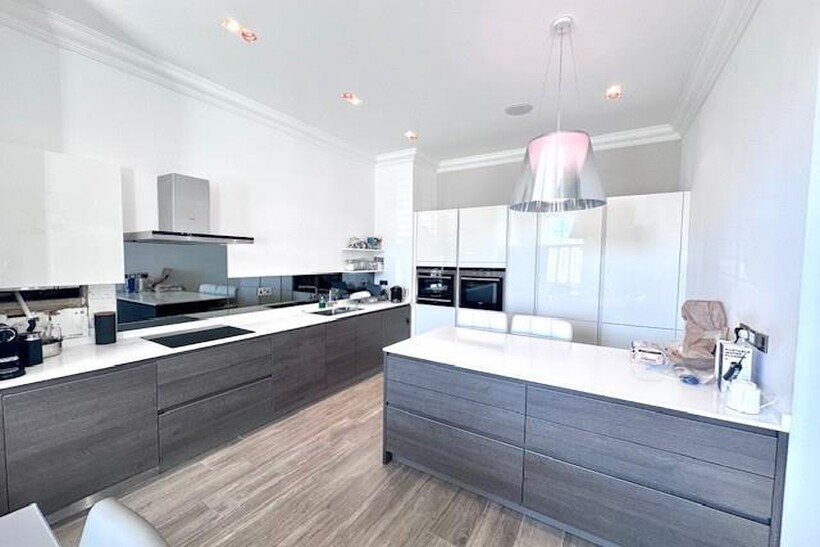 Kitchen 2.jpg