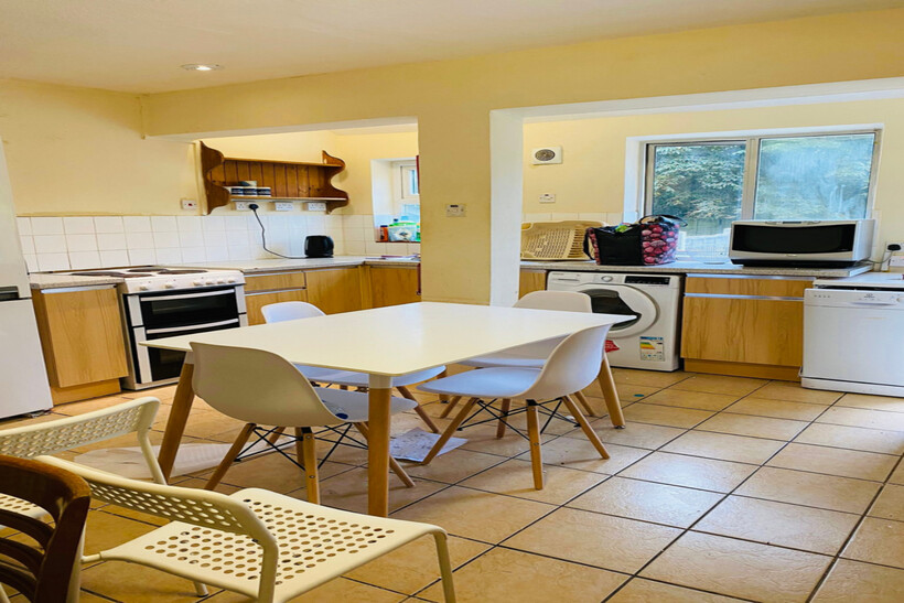Harcourt Terrace, Headington OX3 6 bed semi-detached house to rent - £925 pcm (£213 pw)
