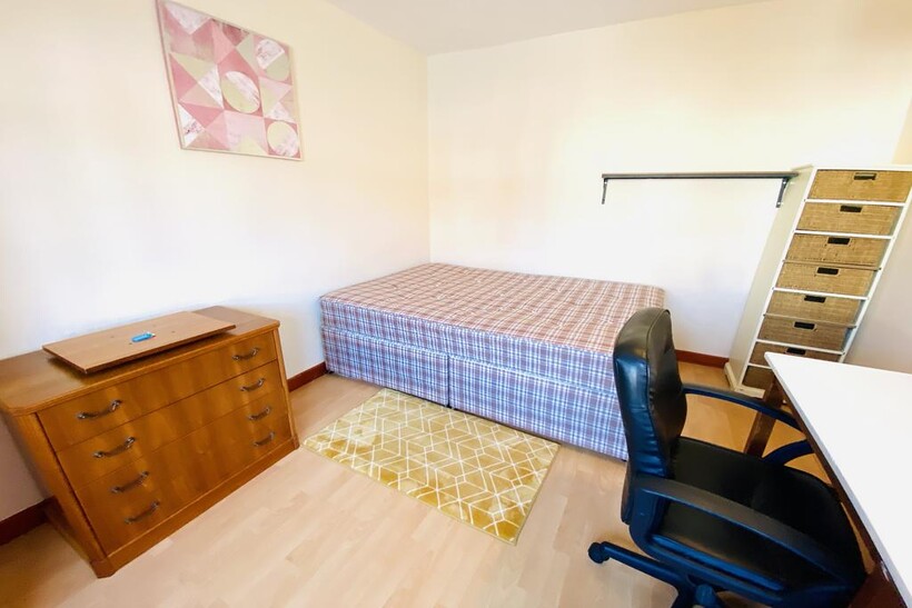Harcourt Terrace, Headington OX3 6 bed semi-detached house to rent - £925 pcm (£213 pw)