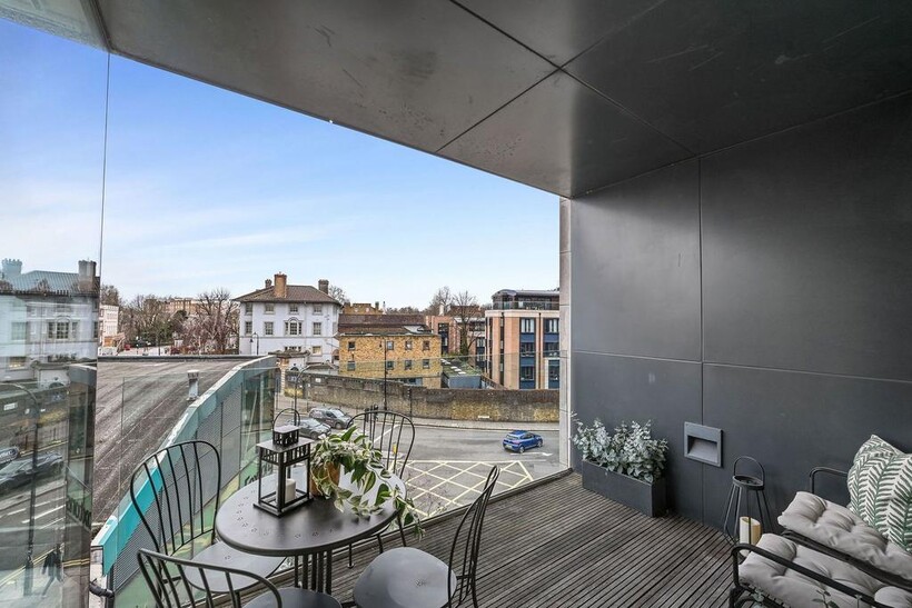Oval Road, NW1 3 bed flat to rent - £7,150 pcm (£1,650 pw)