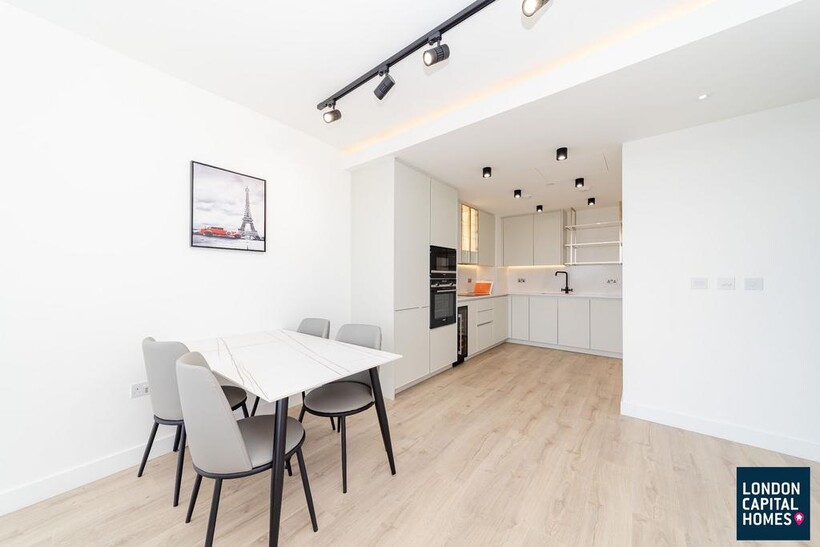 Valencia Tower, 3 Bollinder Place... 3 bed apartment to rent - £5,400 pcm (£1,246 pw)