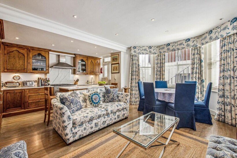 Cadogan Square, Chelsea 3 bed house to rent - £17,333 pcm (£4,000 pw)