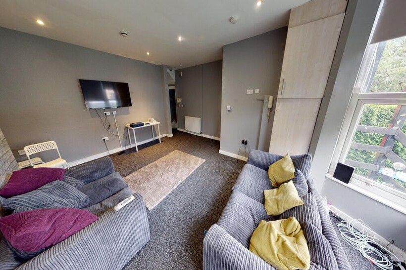 1 185 Kirkstall Lane, Leeds 4 bed house to rent - £711 pcm (£164 pw)