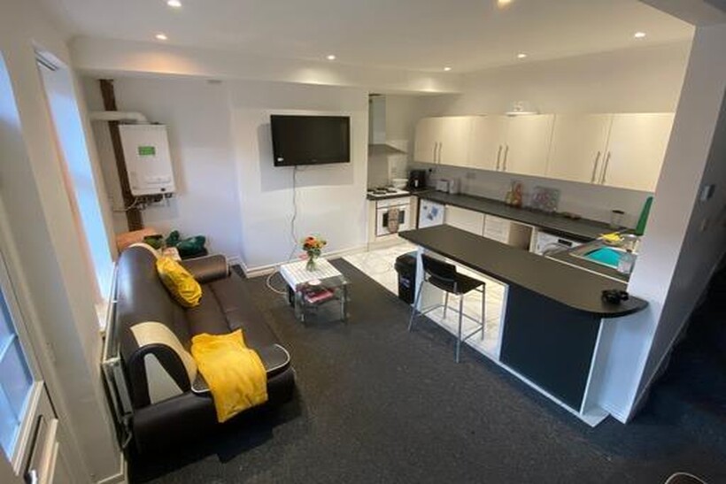 Harold Place, Leeds 2 bed house to rent - £607 pcm (£140 pw)