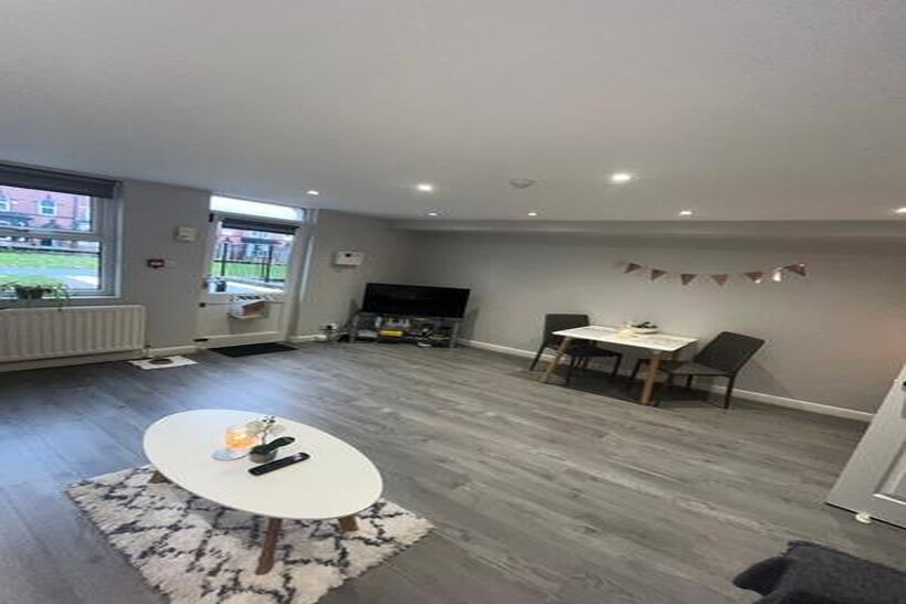 4 68 Victoria Road, Leeds 2 bed house to rent - £650 pcm (£150 pw)