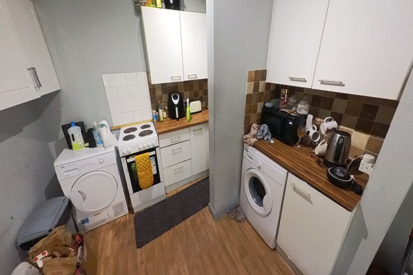 St Michaels Road, Leeds 4 bed flat to rent - £620 pcm (£143 pw)