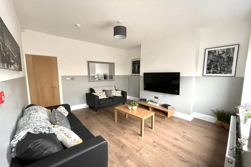Delph Lane, Leeds LS6 6 bed house share to rent - £625 pcm (£144 pw)