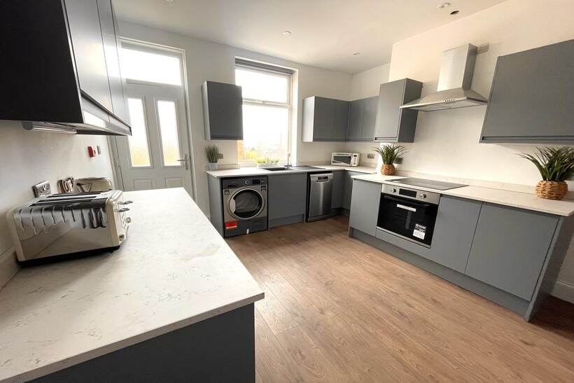 Delph Lane, Leeds LS6 6 bed house share to rent - £625 pcm (£144 pw)