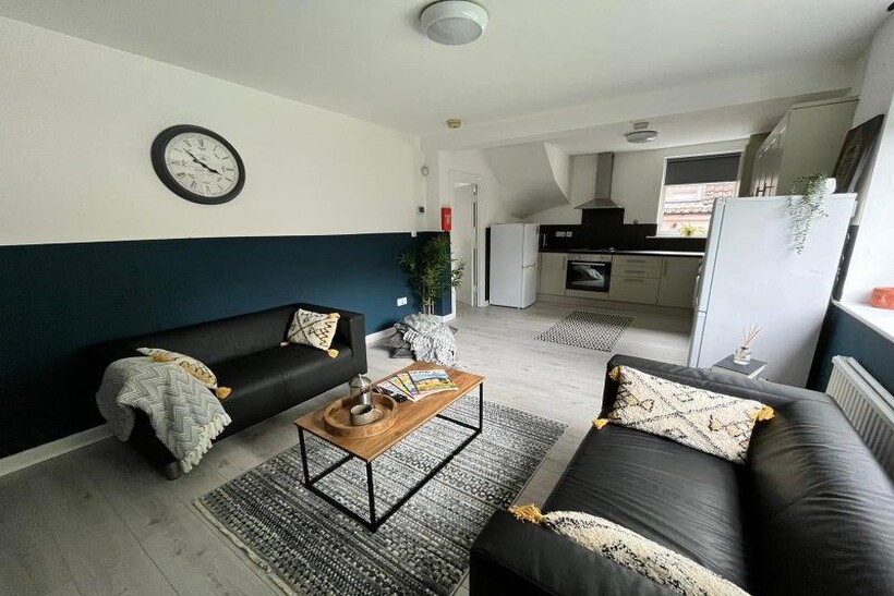 Springbank Crescent, Leeds LS6 4 bed house share to rent - £595 pcm (£137 pw)