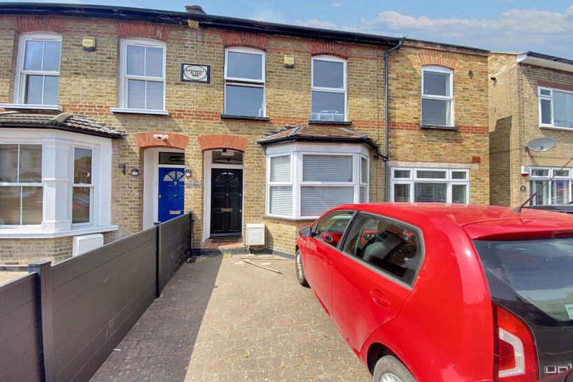 Bridge Road, Uxbridge, UB8 6 bed semi-detached house to rent - £3,950 pcm (£912 pw)