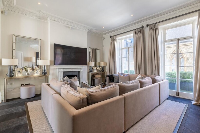 Chester Square, Westminster, London... 7 bed house to rent - £47,667 pcm (£11,000 pw)