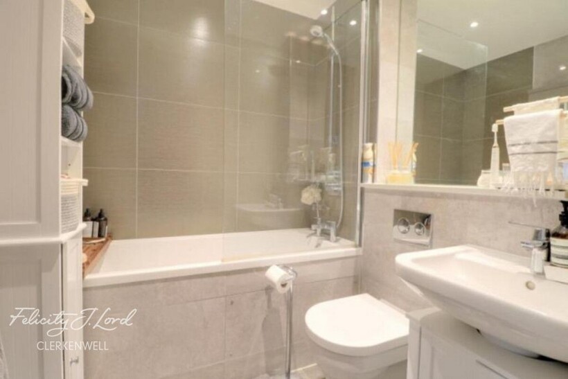 Wellesley Terrace, London 1 bed apartment to rent - £2,395 pcm (£553 pw)