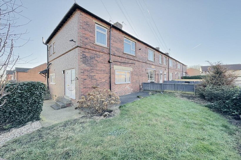 Longfield Avenue, Pudsey LS28 3 bed semi-detached house to rent - £1,195 pcm (£276 pw)