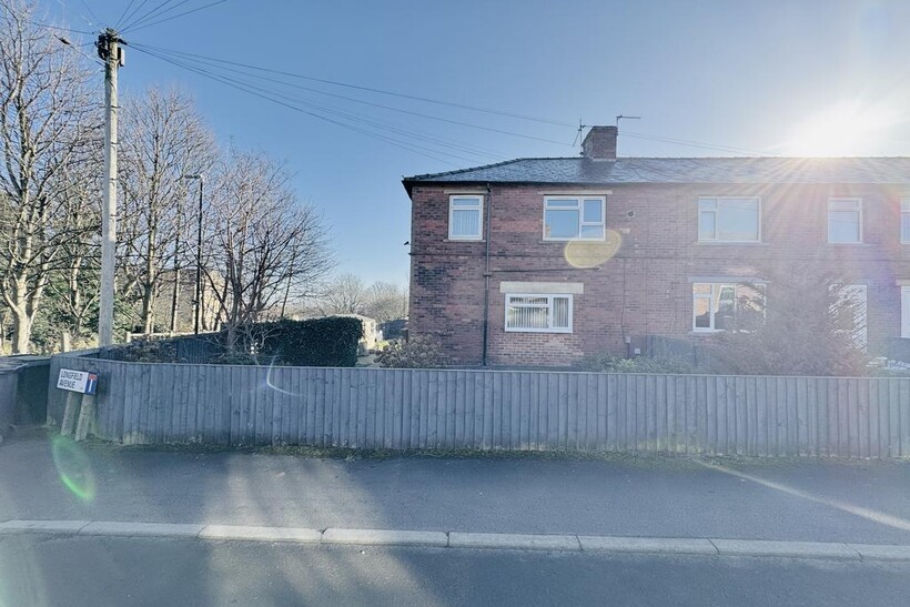 Longfield Avenue, Pudsey LS28 3 bed semi-detached house to rent - £1,195 pcm (£276 pw)