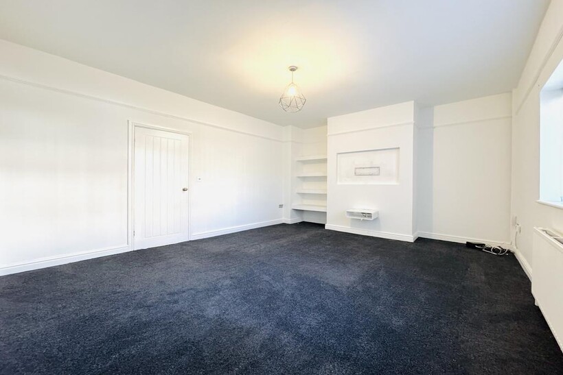 Longfield Avenue, Pudsey LS28 3 bed semi-detached house to rent - £1,195 pcm (£276 pw)
