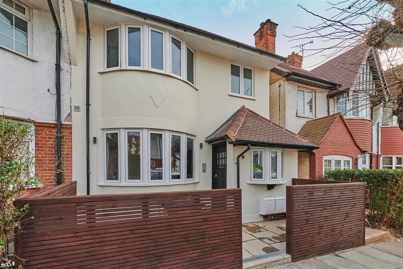 CLIFTON GARDENS, TEMPLE FORTUNE, NW11 2 bed flat to rent - £2,383 pcm (£550 pw)