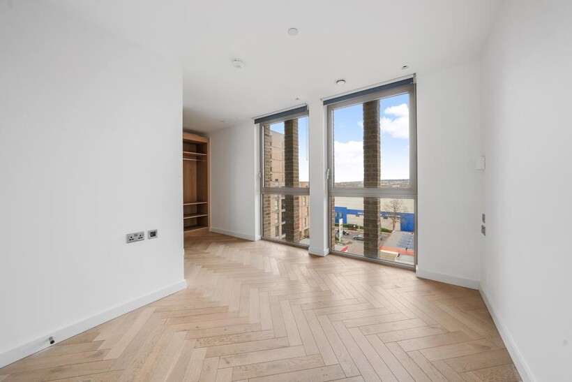 Oberman Road, London NW10 2 bed apartment to rent - £2,480 pcm (£572 pw)