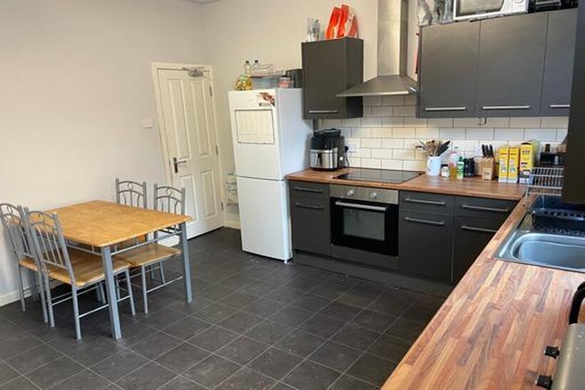 Knowle Mount, Leeds 3 bed house to rent - £715 pcm (£165 pw)