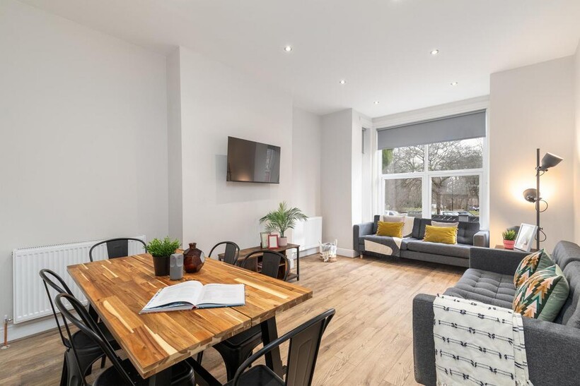 Blenheim Square, Leeds 6 bed house to rent - £672 pcm (£155 pw)