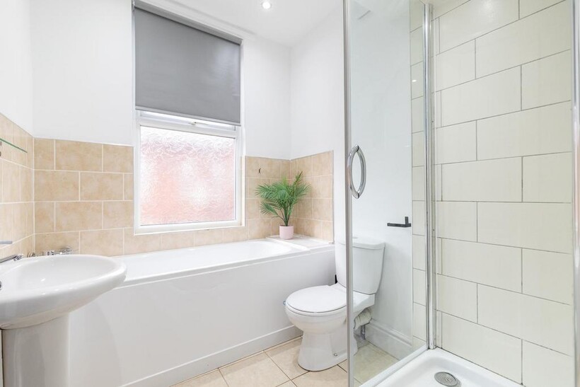 Blenheim Square, Leeds 6 bed house to rent - £672 pcm (£155 pw)