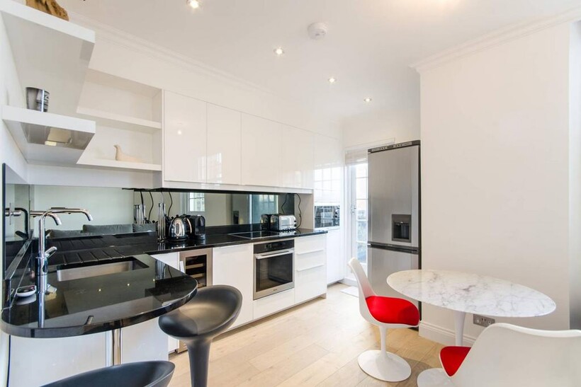 St Georges Drive, Pimlico, London, SW1V 2 bed flat to rent - £3,445 pcm (£795 pw)