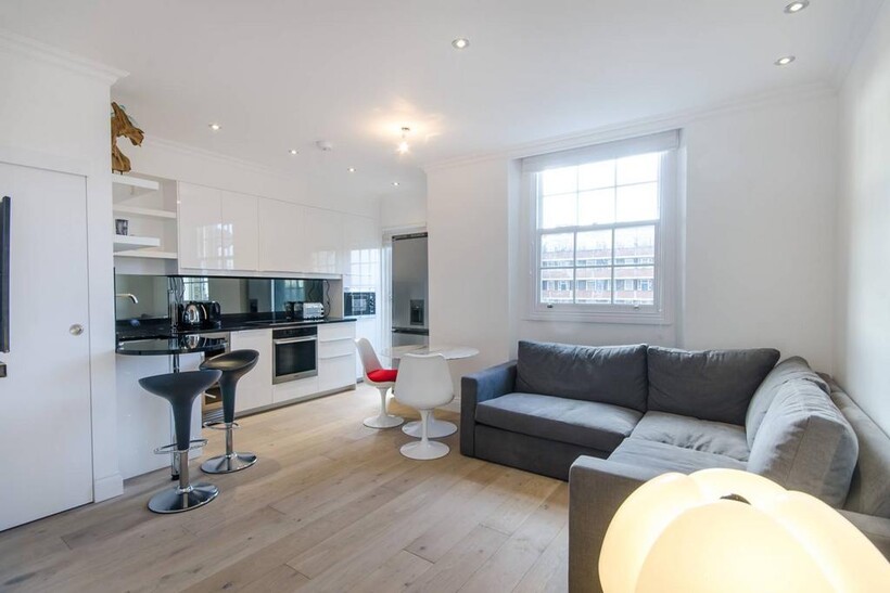 St Georges Drive, Pimlico, London, SW1V 2 bed flat to rent - £3,445 pcm (£795 pw)