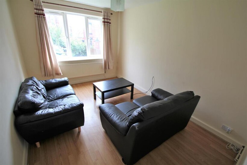 Pennington Court, Woodhouse, Leeds... 3 bed apartment to rent - £1,547 pcm (£357 pw)