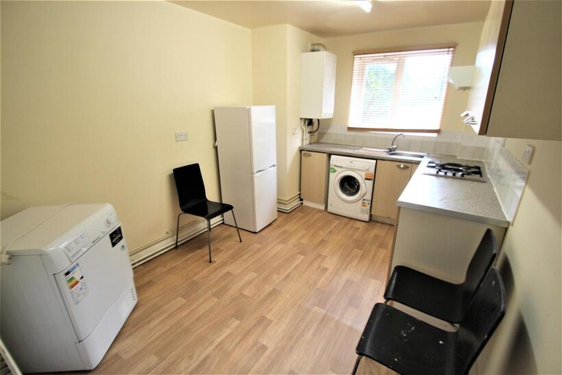 Pennington Court, Woodhouse, Leeds... 3 bed apartment to rent - £1,547 pcm (£357 pw)