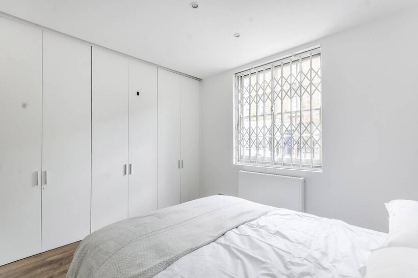 Goodge Place, Fitzrovia, London, W1T 1 bed flat to rent - £3,445 pcm (£795 pw)