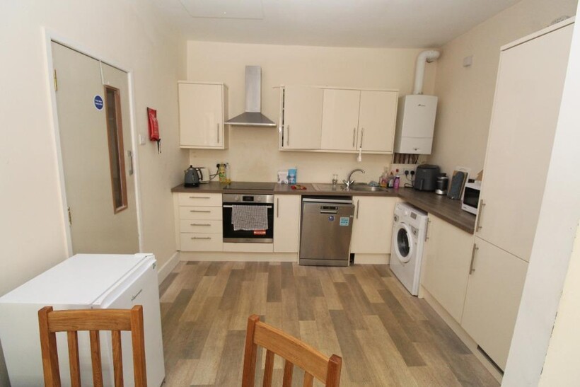 Osmaston Street, Lenton NG7 4 bed flat to rent - £2,166 pcm (£500 pw)