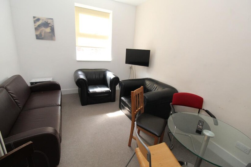 Osmaston Street, Lenton NG7 4 bed flat to rent - £2,166 pcm (£500 pw)