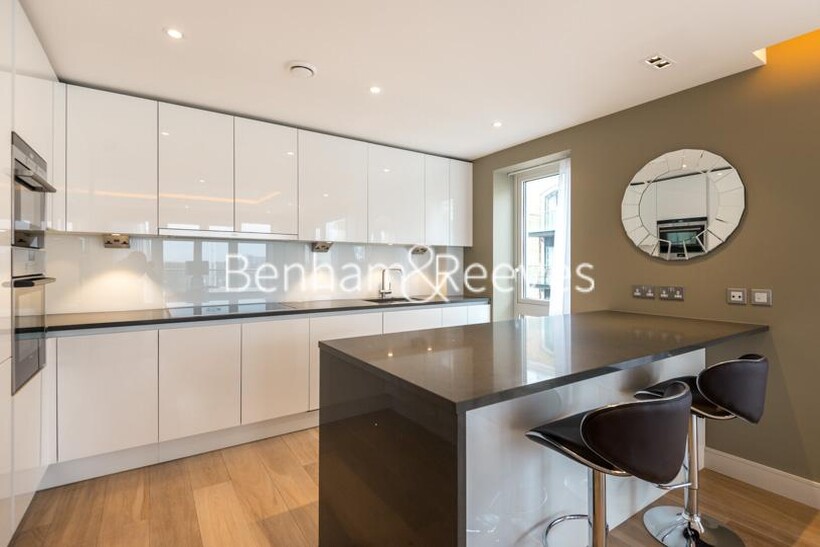 Fulham Reach, Hammersmith W6 2 bed apartment to rent - £3,950 pcm (£912 pw)