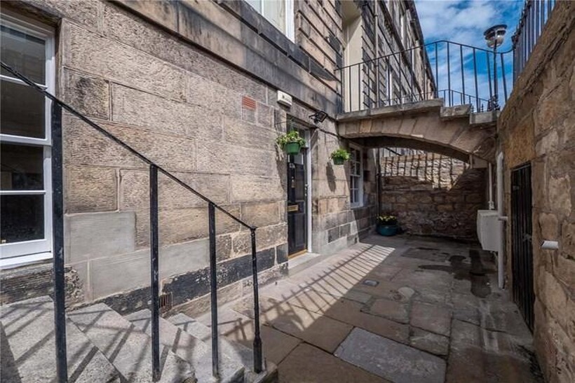 Northumberland Street, New Town... 3 bed flat to rent - £1,895 pcm (£437 pw)