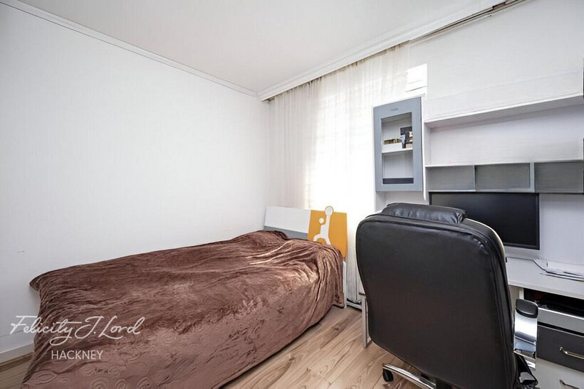 Paragon Road, LONDON 3 bed flat to rent - £3,400 pcm (£785 pw)