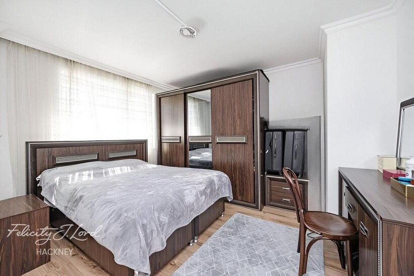 Paragon Road, LONDON 3 bed flat to rent - £3,400 pcm (£785 pw)