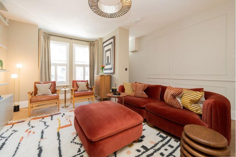 Rainville Road, London W6 3 bed terraced house to rent - £9,000 pcm (£2,077 pw)