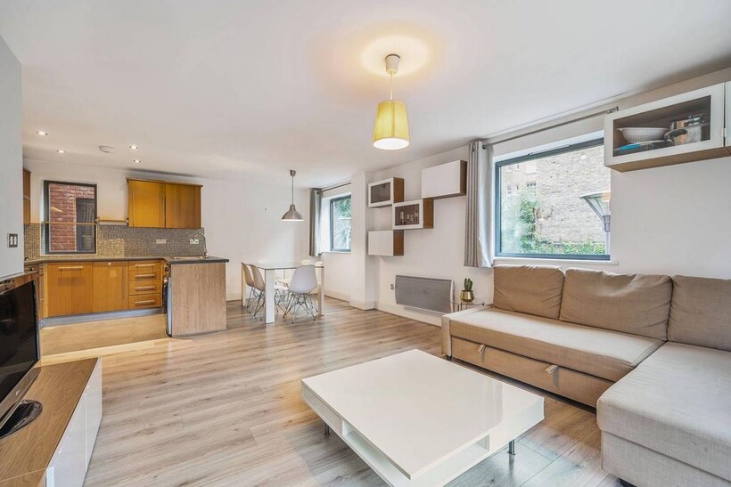 Montaigne Close, Westminster, London... 3 bed flat to rent - £6,000 pcm (£1,385 pw)