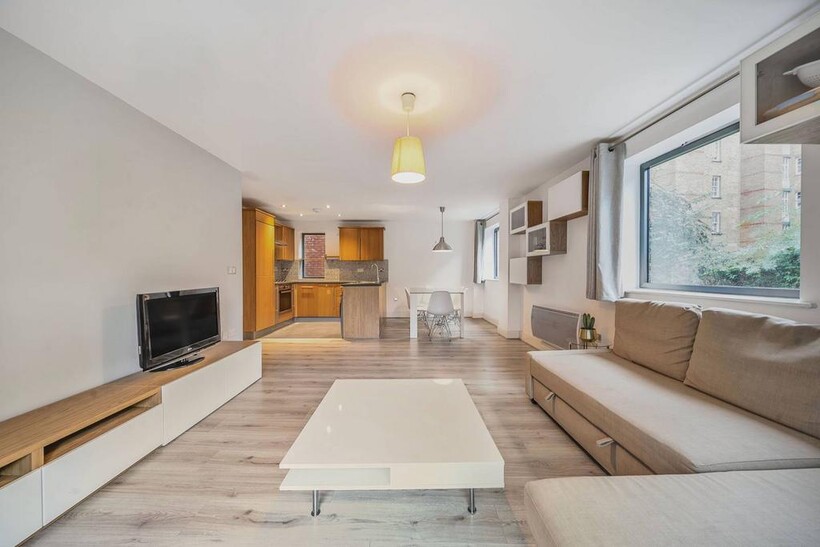 Montaigne Close, Westminster, London... 3 bed flat to rent - £6,000 pcm (£1,385 pw)