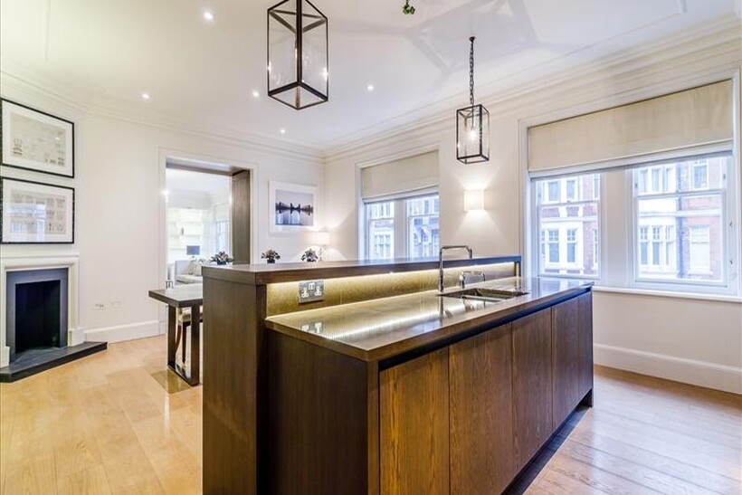 65 Duke Street, Mayfair, London 3 bed apartment to rent - £25,567 pcm (£5,900 pw)