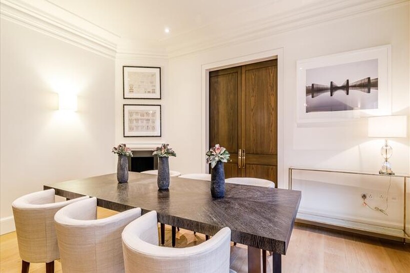 65 Duke Street, Mayfair, London 3 bed apartment to rent - £25,567 pcm (£5,900 pw)